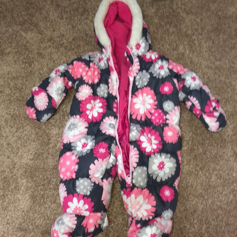 Great condition 6-9 mos snowsuit.